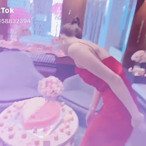 Vừa kỷ niệm 2 năm ngày yêu chưa bao lâu, Ngọc Trinh lại chất chứa tâm sự: Ai cần đi sẽ đi