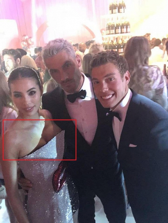 Tin đồn bầu bí vẫn chưa buông tha Phạm Hương khi dân mạng soi ra dấu hiệu bất thường trong bức ảnh mới nhất