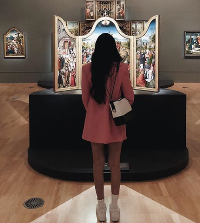 Lộ thêm bằng chứng Á hậu Hoàng Thuỳ sang Úc hẹn hò cùng Rocker Nguyễn?