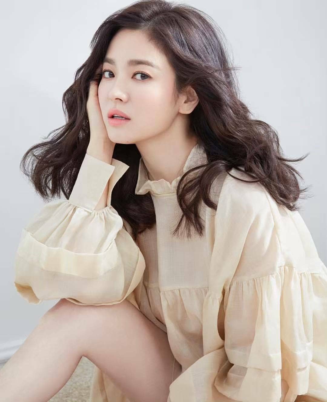 Vừa bị chê già, Song Hye Kyo dập lại bằng bộ ảnh tạp chí gây ngỡ ngàng: 38 tuổi mà trẻ đẹp, body nuột như gái 20