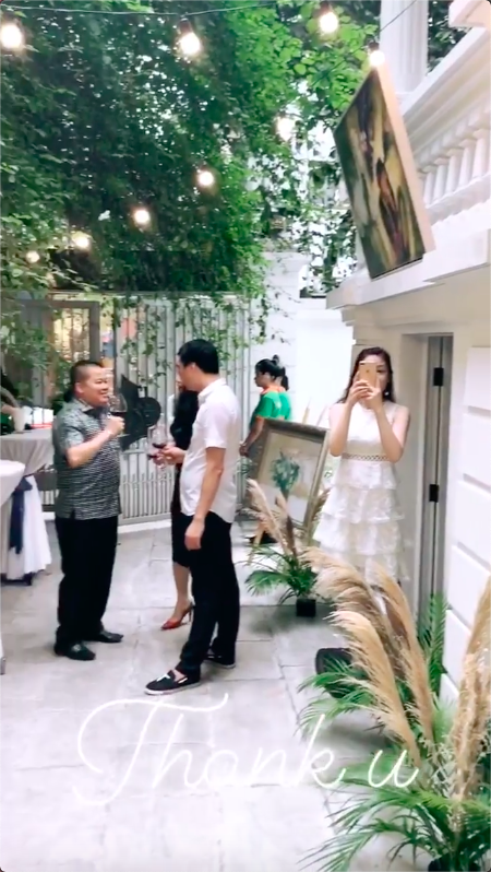 Á hậu Thanh Tú vô tư để lộ bụng bầu trong bữa tiệc sinh nhật hoành tráng bên chồng đại gia Á hậu Thanh Tú vô tư để lộ bụng bầu trong bữa tiệc sinh nhật hoành tráng bên chồng đại gia