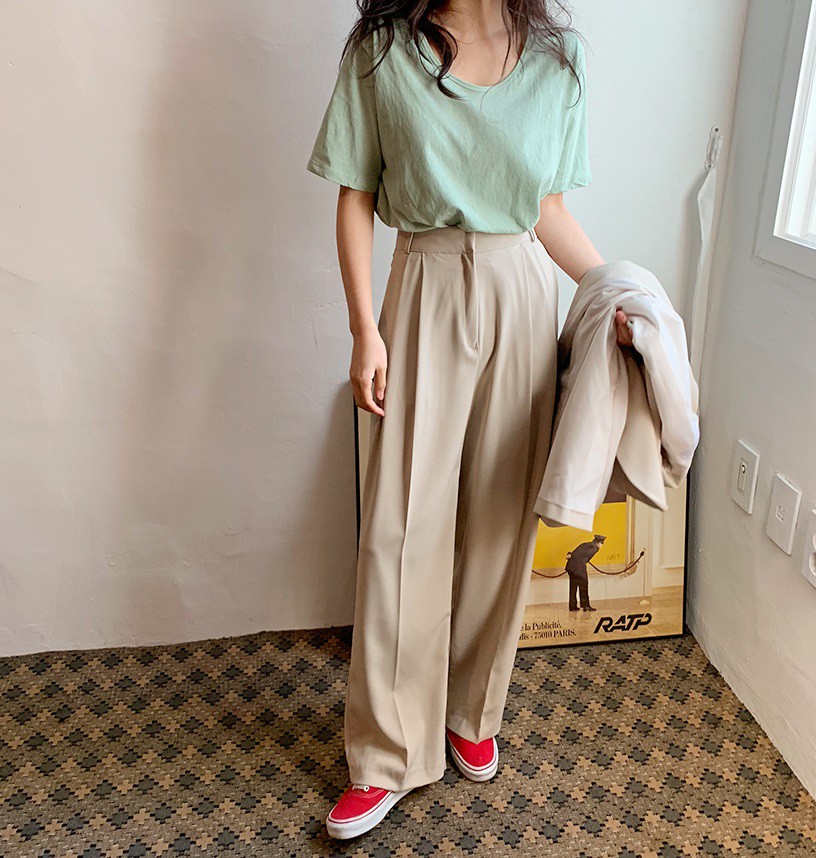 Nàng công sở sẽ trải qua ngày nắng nóng thật xinh đẹp, phong cách và thoải mái tuyệt đối với 4 công thức sau