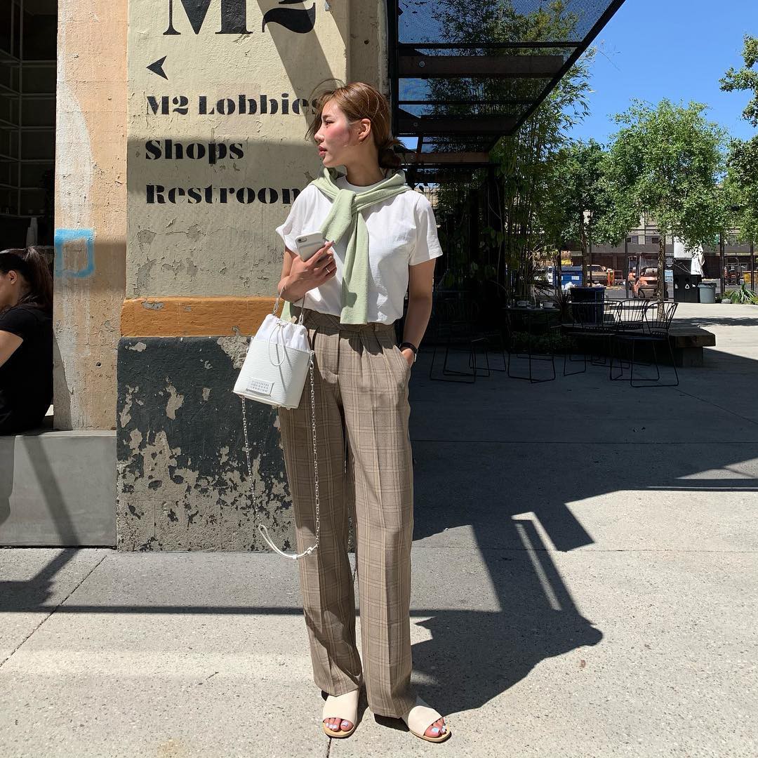 Nàng công sở sẽ trải qua ngày nắng nóng thật xinh đẹp, phong cách và thoải mái tuyệt đối với 4 công thức sau