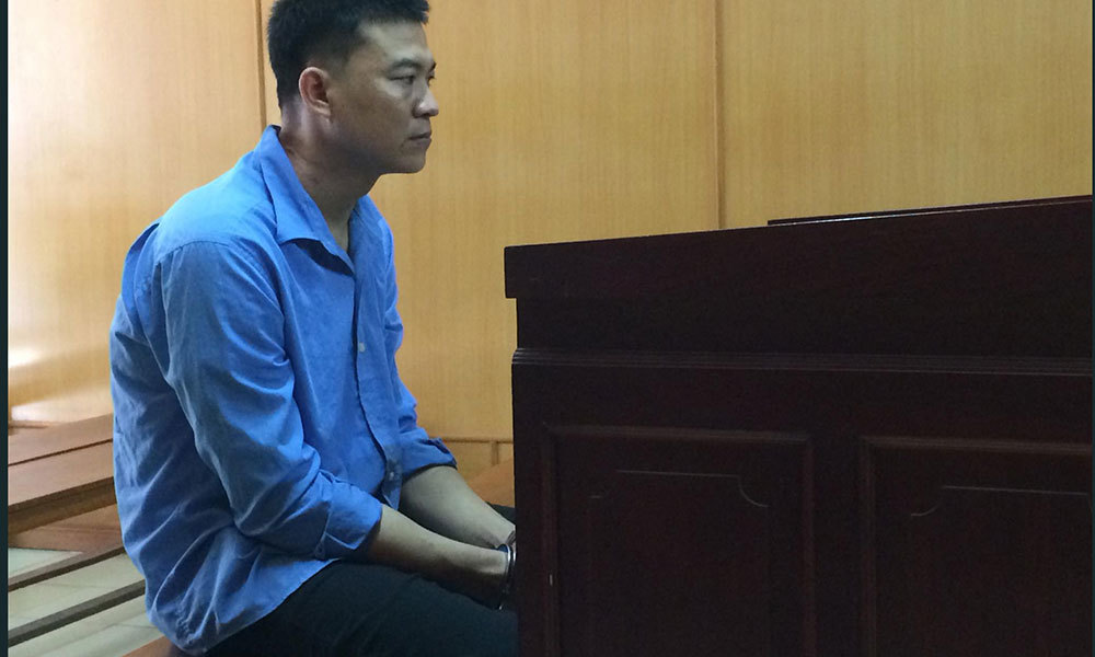 Bị anh rể cắt cổ, người đàn ông nằm im giả chết