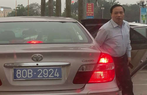Thu hồi hai biển số dùng chung cho một xe công ở Ninh Bình