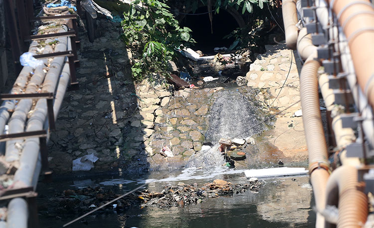 Chuyên gia: Lấy nước sông Hồng làm sạch sông Tô Lịch không khả thi