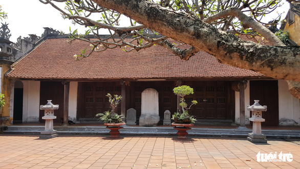 Sư trụ trì cầm ly bia nói về việc thả chó cắn nát mặt Phật tử