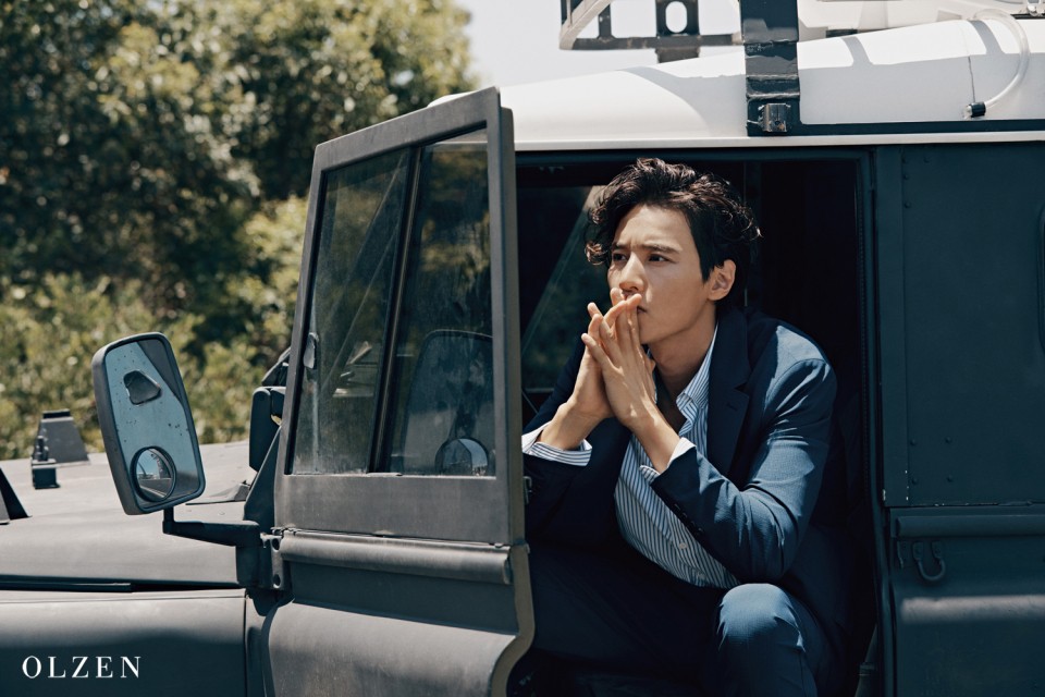 Đạp xe đi mua đồ và lọt vào hình CCTV, Won Bin khiến dân tình náo loạn vì gương mặt đẹp bất chấp vạn vật