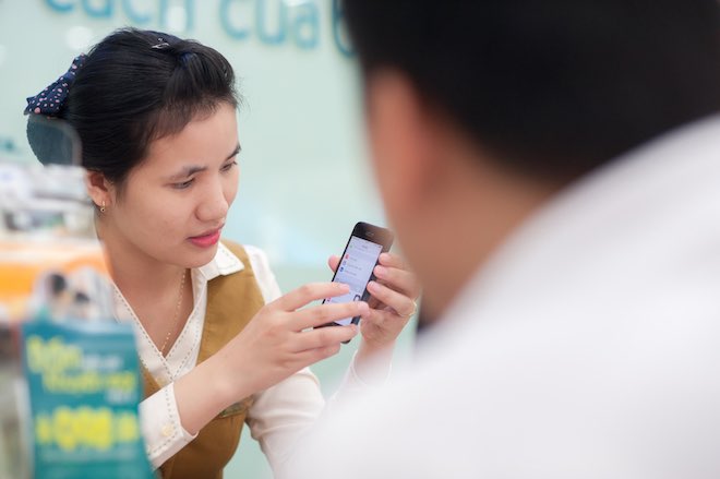 Nhà mạng đầu tiên cho đăng ký chuyển trả trước sang trả sau qua mạng