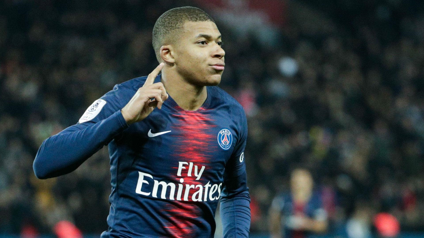 Ronaldo ‘béo’, Mbappe và những cầu thủ trẻ nhất chạm mốc 30 bàn