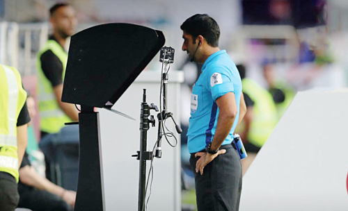 V-League cần công nghệ VAR hay trọng tài tốt?