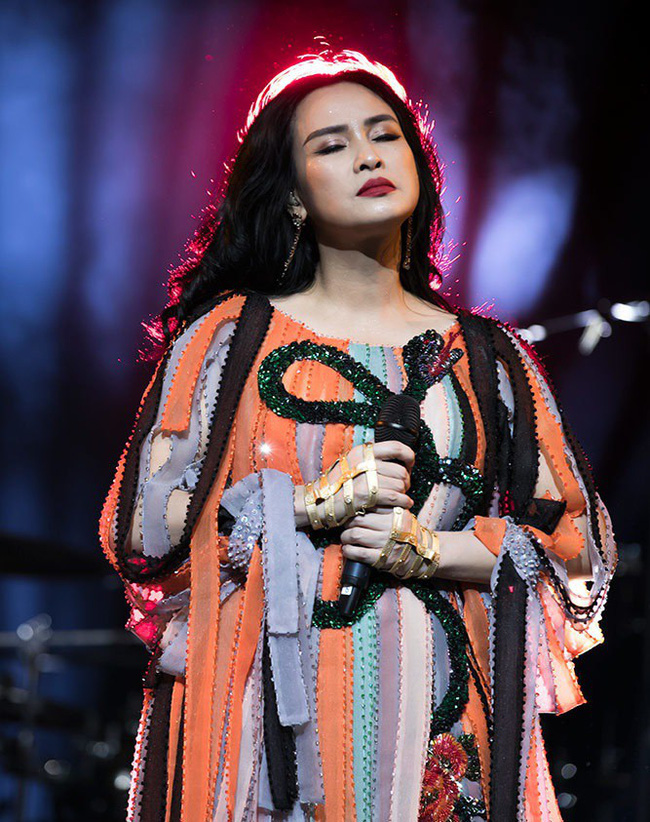 Đường hôn nhân của 4 Diva Việt: Người xấu lạ yên ổn với cuộc hôn nhân duy nhất, người hồng nhan thì lận đận truân chuyên - tuổi 50 vẫn cô đơn