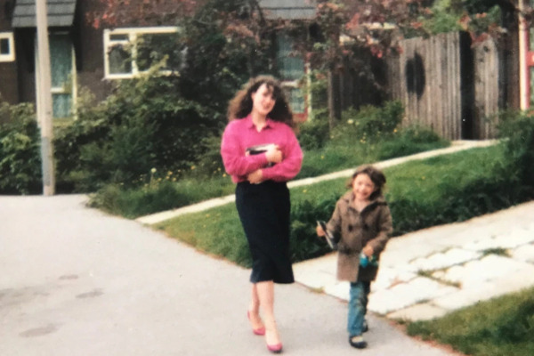 Kinh hoàng mẹ ruột giấu xác con trong thùng rác