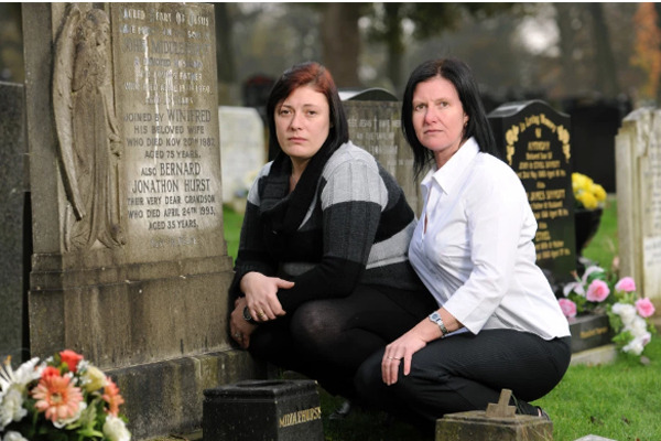 Kinh hoàng mẹ ruột giấu xác con trong thùng rác