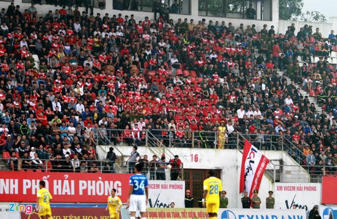 CĐV Hải Phòng không đốt pháo sáng ở Lạch Tray vì an ninh siết chặt