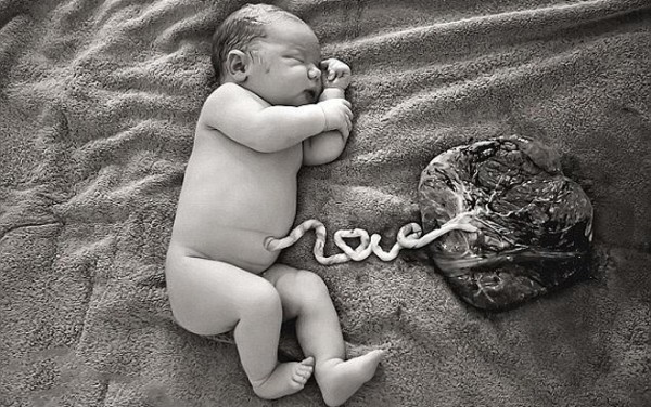 Những thảm kịch thương tâm khi mẹ sinh thuận tự nhiên tại nhà khiến ai nấy cũng đều rùng mình khiếp sợ