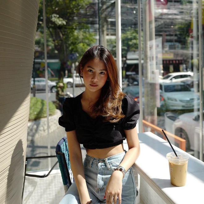 Nếu định sắm crop top, bạn hãy chấm ngay kiểu rút dây vừa sexy lại vừa cute này bởi em nó đang cực hot