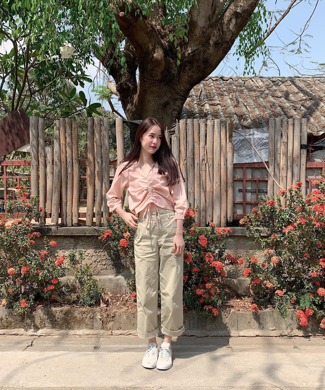 Nếu định sắm crop top, bạn hãy chấm ngay kiểu rút dây vừa sexy lại vừa cute này bởi em nó đang cực hot