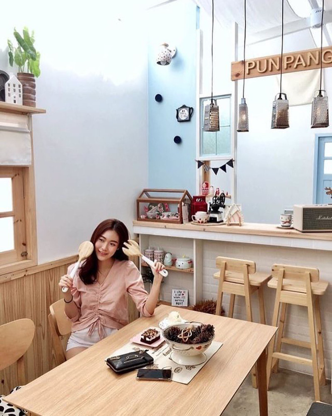 Nếu định sắm crop top, bạn hãy chấm ngay kiểu rút dây vừa sexy lại vừa cute này bởi em nó đang cực hot