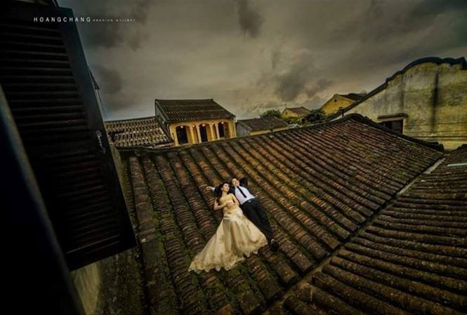 Chụp ảnh phản cảm trên mái nhà cổ Hội An: Bị xử lý như thế nào?