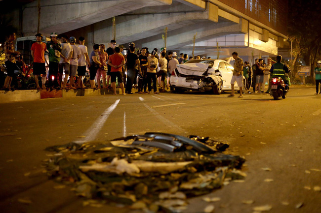 Vụ ô tô điên đâm liên hoàn ở Hà Nội khiến nữ công nhân môi trường chết thương tâm: Tài xế có biểu hiện say xỉn