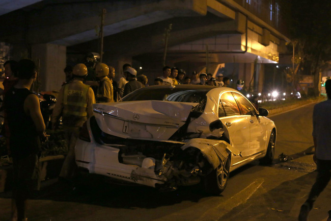 Vụ ô tô điên đâm liên hoàn ở Hà Nội khiến nữ công nhân môi trường chết thương tâm: Tài xế có biểu hiện say xỉn