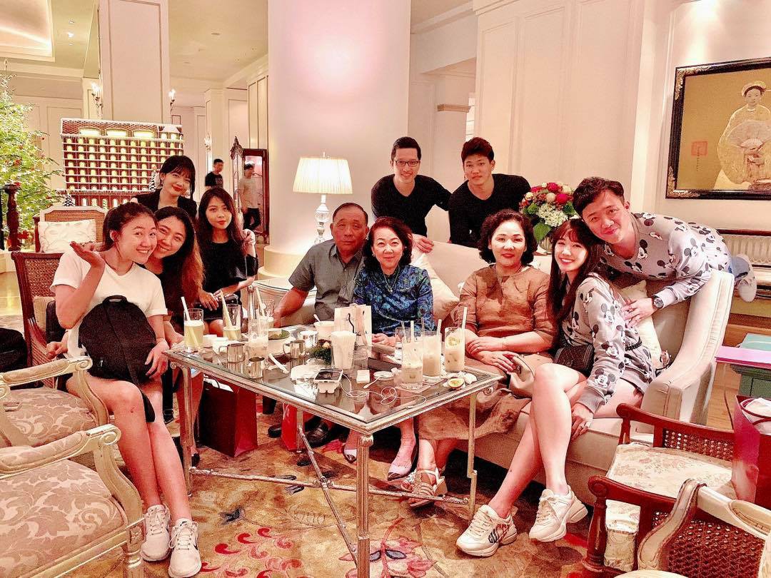 Cuộc sống sao nam Vbiz sau kết hôn: Người tất bật chạy show từng ngày, người chọn cuộc sống yên bình bên gia đình