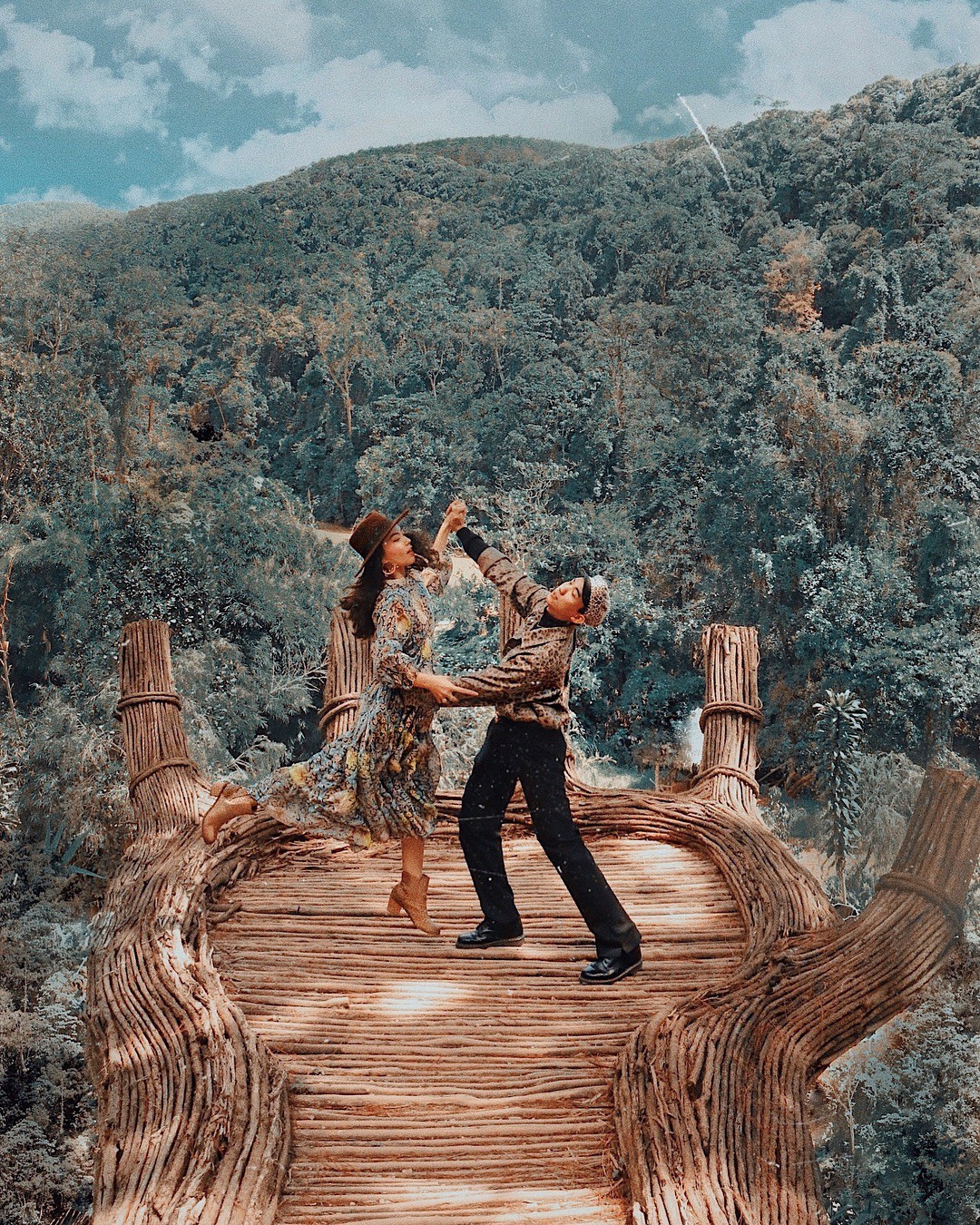 Học ngay bản sao Hà Tăng lên đồ chi tiết để có bức ảnh sống ảo xuất thần cho chuyến du lịch đợt nghỉ lễ cuối tuần