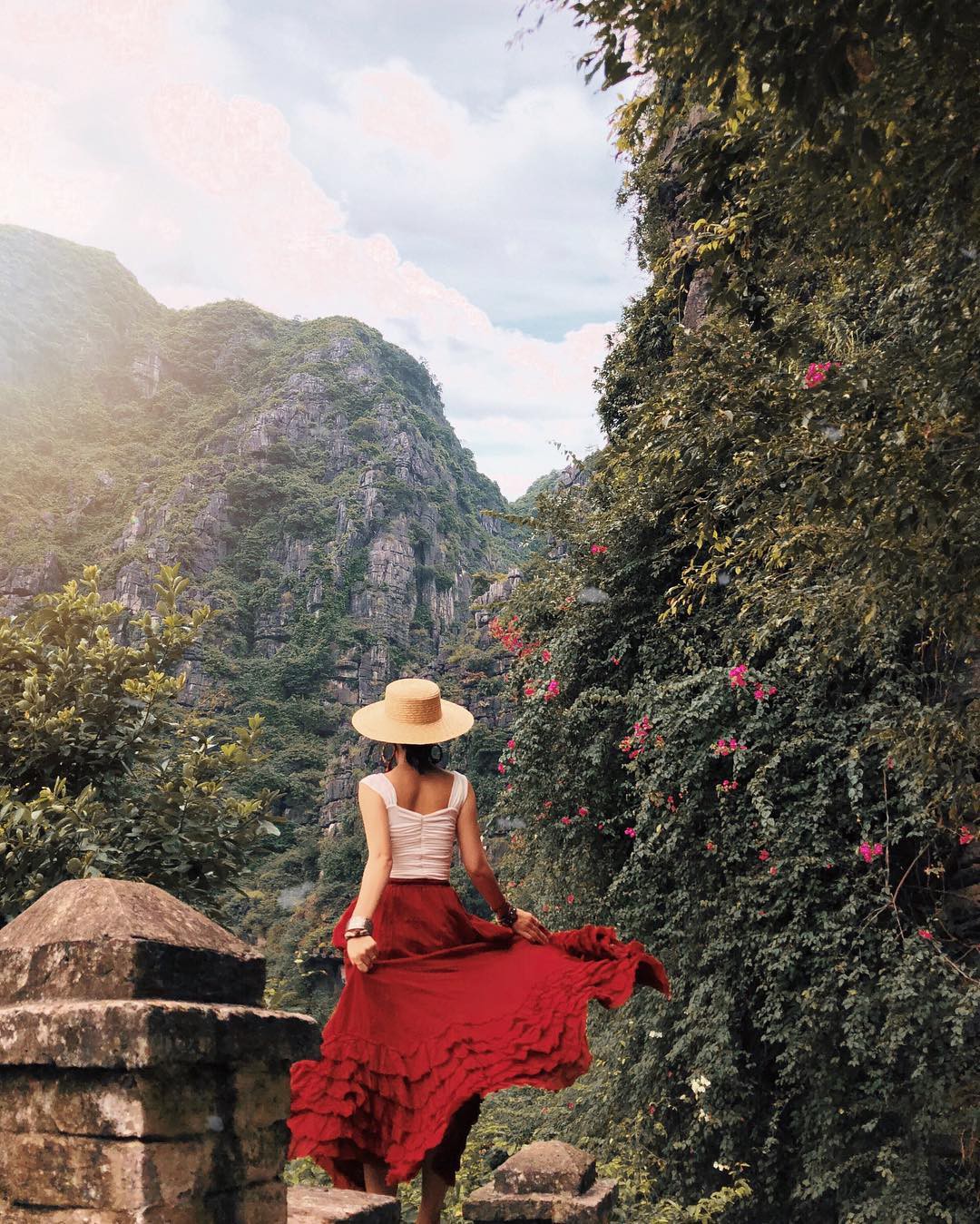 Học ngay bản sao Hà Tăng lên đồ chi tiết để có bức ảnh sống ảo xuất thần cho chuyến du lịch đợt nghỉ lễ cuối tuần