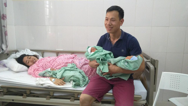 Ông bố của ca sinh 3 đủ nếp tẻ sau 8 năm hiếm muộn đang hot nhất MXH: Để có trái ngọt, chúng tôi chưa bao giờ bỏ cuộc