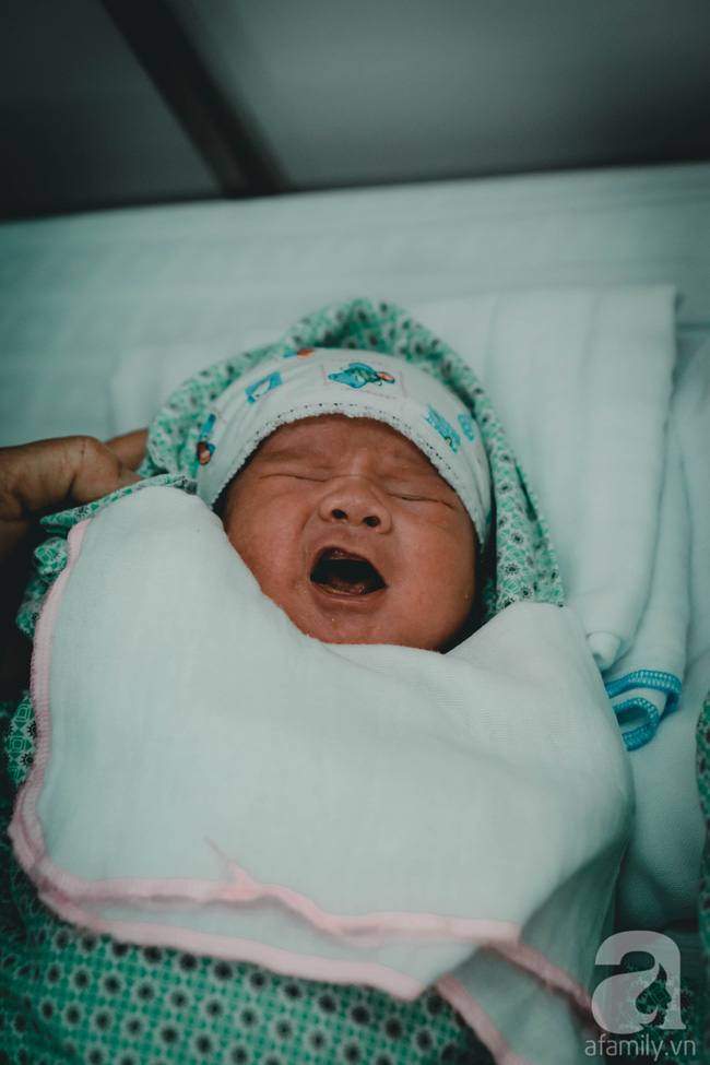 Ông bố của ca sinh 3 đủ nếp tẻ sau 8 năm hiếm muộn đang hot nhất MXH: Để có trái ngọt, chúng tôi chưa bao giờ bỏ cuộc