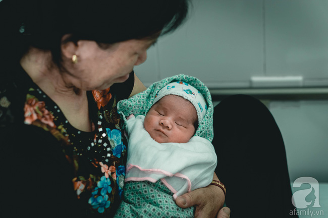 Ông bố của ca sinh 3 đủ nếp tẻ sau 8 năm hiếm muộn đang hot nhất MXH: Để có trái ngọt, chúng tôi chưa bao giờ bỏ cuộc