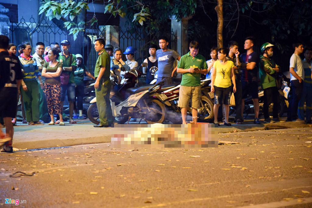 Hiện trường vụ xe Hyundai tông liên hoàn khiến nữ lao công tử vong