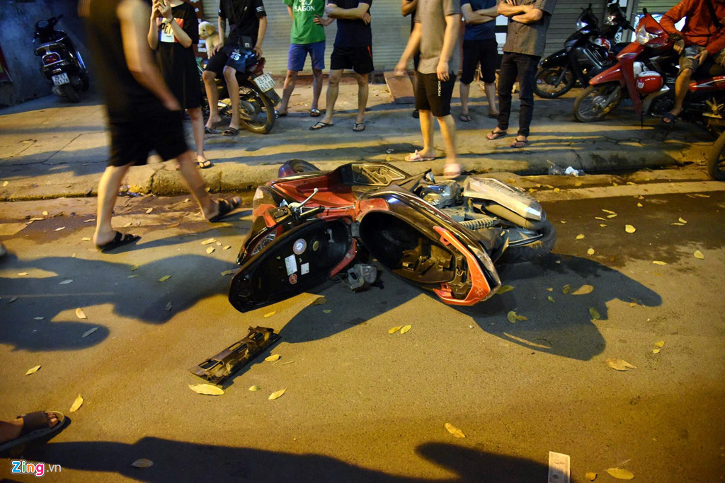 Hiện trường vụ xe Hyundai tông liên hoàn khiến nữ lao công tử vong