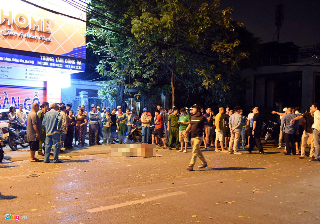 Hiện trường vụ xe Hyundai tông liên hoàn khiến nữ lao công tử vong