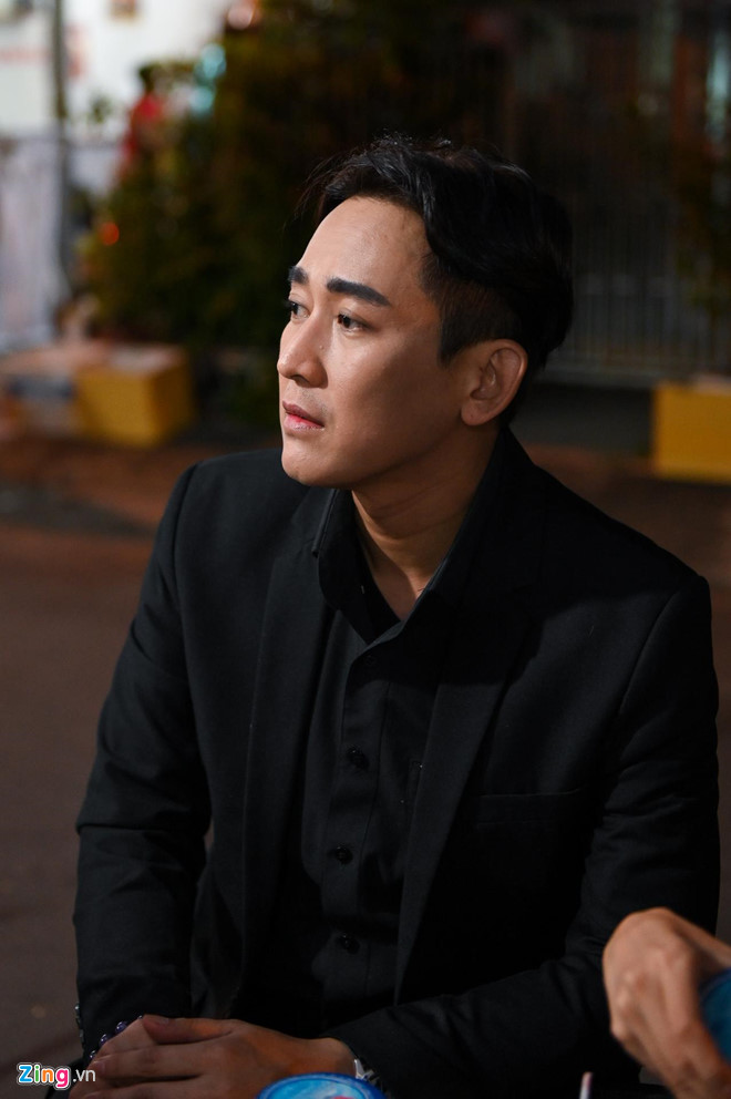 Diễm My 9X khóc nức nở trước linh cữu mẹ