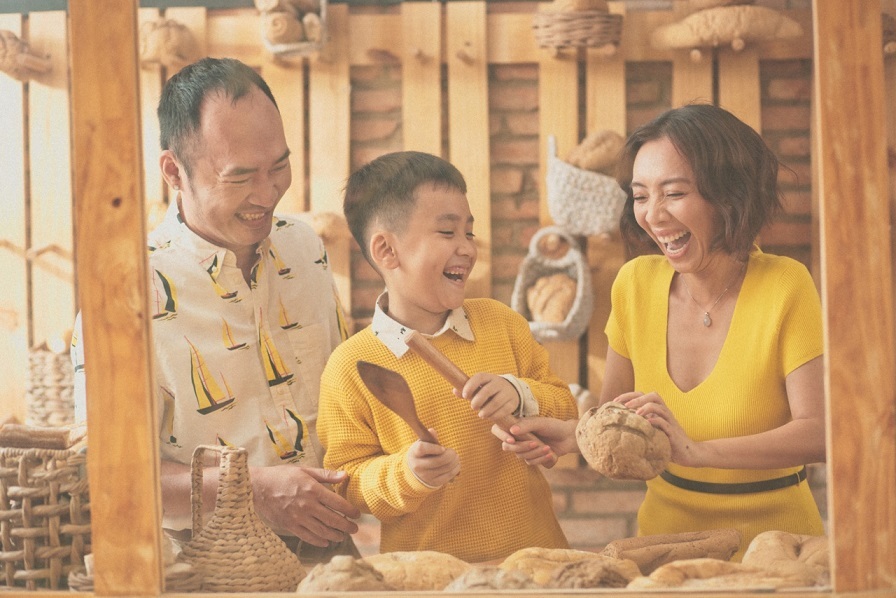 Kỳ Duyên mặc đồ đôi, kỳ công tổ chức sinh nhật cho Minh Triệu tại Bali