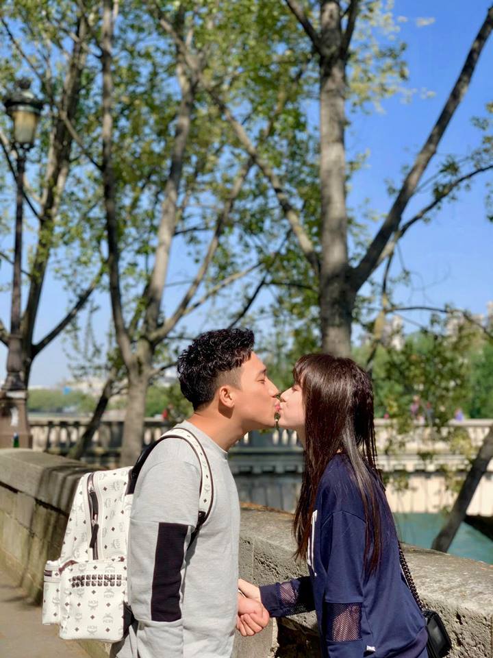 Kỳ Duyên mặc đồ đôi, kỳ công tổ chức sinh nhật cho Minh Triệu tại Bali