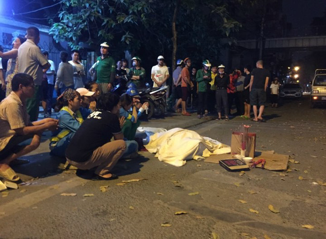 Đồng nghiệp ngã quỵ khi chứng kiến nữ công nhân môi trường bị ô tô điên đâm: Số chị ấy khổ lắm, hôm qua đi viện mua thuốc còn chưa kịp uống...