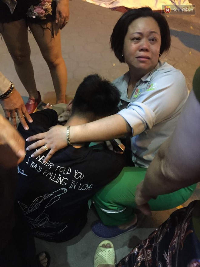 Đồng nghiệp ngã quỵ khi chứng kiến nữ công nhân môi trường bị ô tô điên đâm: Số chị ấy khổ lắm, hôm qua đi viện mua thuốc còn chưa kịp uống...