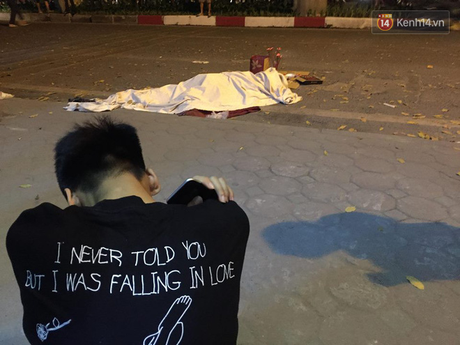 Đồng nghiệp ngã quỵ khi chứng kiến nữ công nhân môi trường bị ô tô điên đâm: Số chị ấy khổ lắm, hôm qua đi viện mua thuốc còn chưa kịp uống...