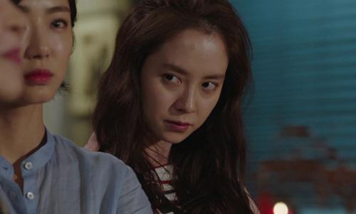 Ánh mắt si mê của chồng dành cho người cũ khiến tôi bừng tỉnh