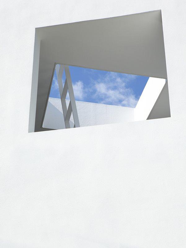 Gia chủ không tốn một xu tiền điều hòa nhờ kiểu nhà lạ kệ nắng, mưa