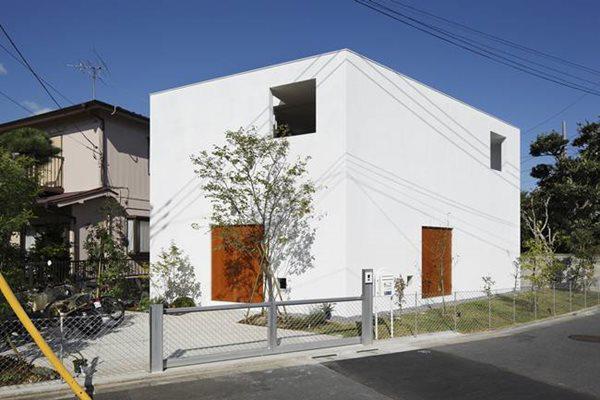 Gia chủ không tốn một xu tiền điều hòa nhờ kiểu nhà lạ kệ nắng, mưa