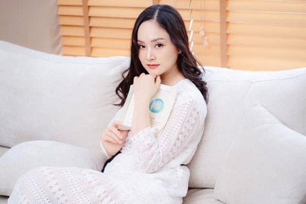 Lan Phương bị viêm họng nặng, chỉ giao tiếp được bằng giấy bút giữa thời điểm nổi như cồn với Nàng dâu order