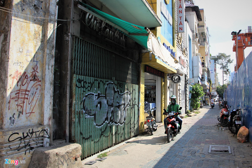 Metro Sài Gòn dừng thi công hơn 2 tuần vì xây khách sạn gây sụt lún