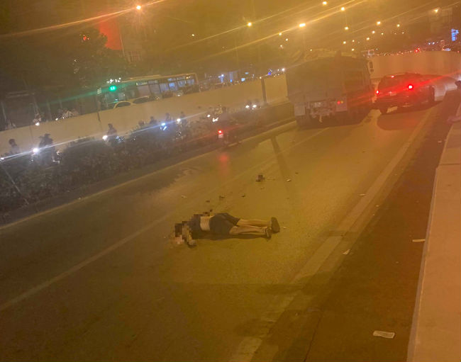 Hà Nội: Tai nạn xảy ra khắp nơi, ô tô, xe tải tông loạt người đi đường, ít nhất 2 người chết, nhiều người bị thương