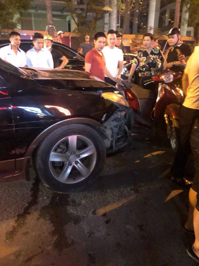 Hà Nội: Tai nạn xảy ra khắp nơi, ô tô, xe tải tông loạt người đi đường, ít nhất 2 người chết, nhiều người bị thương