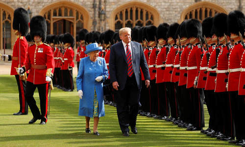 Trump nhận lời mời thăm Anh của Nữ hoàng Elizabeth II