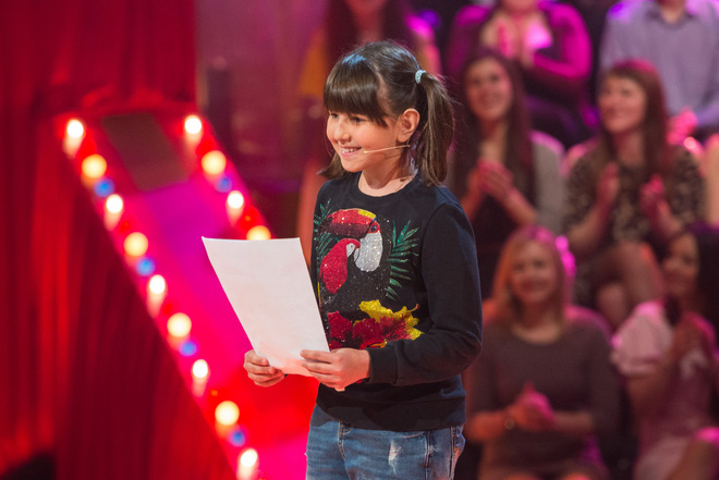 Vợ danh hài vừa đắc cử Tổng thống Ukraine xinh đẹp và giàu có cỡ nào?